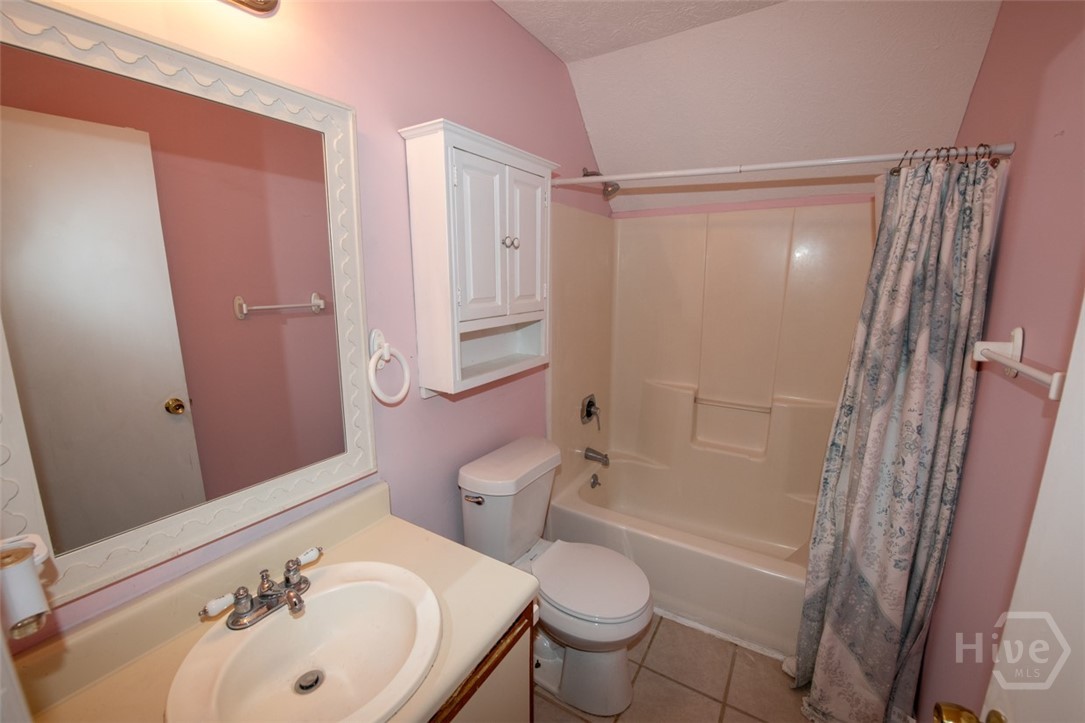 104 Ropemaker Lane Savannah, GA 31410 - Photo 27 of 40 Upstairs Bathroom