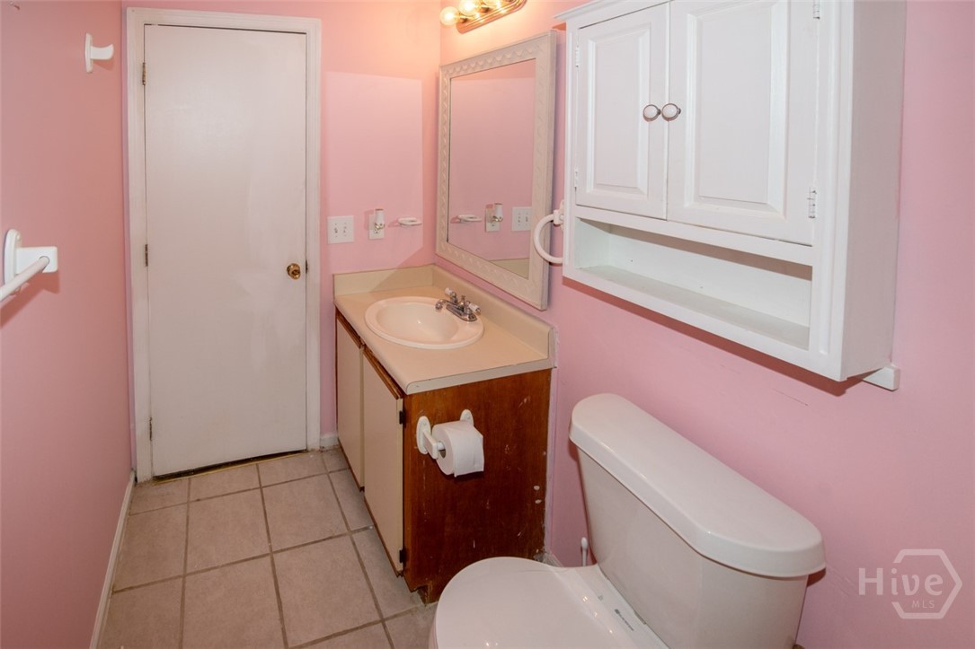 104 Ropemaker Lane Savannah, GA 31410 - Photo 29 of 40 Upstairs Bathroom