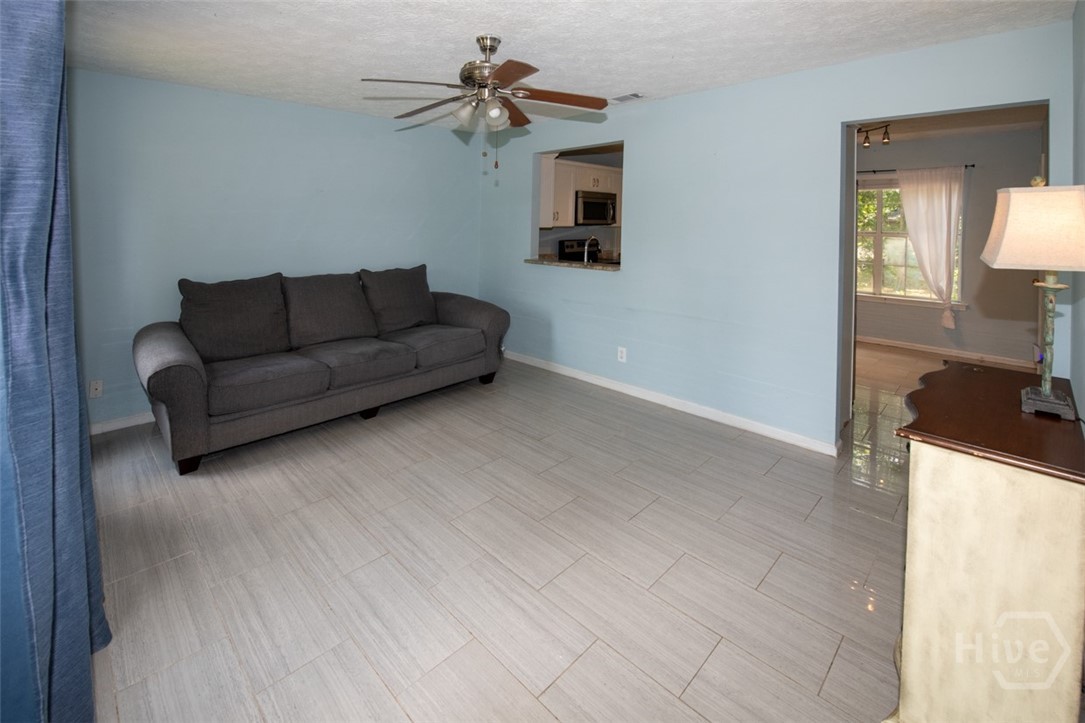 104 Ropemaker Lane Savannah, GA 31410 - Photo 5 of 40 Living Room