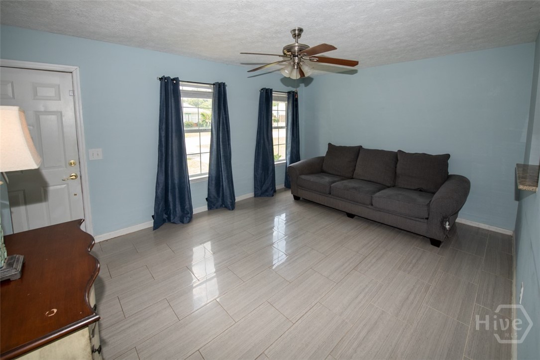 104 Ropemaker Lane Savannah, GA 31410 - Photo 8 of 40 Living Room