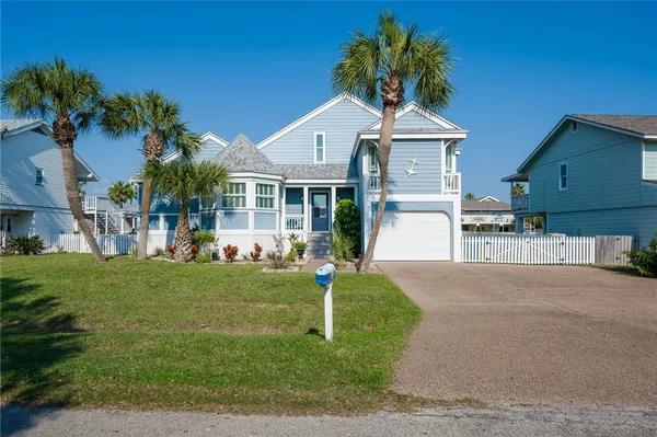 $975,000 | 3 Pelican Drive, Rockport, TX 78382