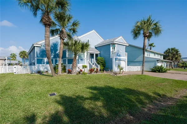 $975,000 | 3 Pelican Drive, Rockport, TX 78382