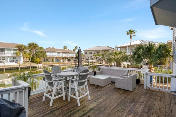 $975,000 | 3 Pelican Drive, Rockport, TX 78382