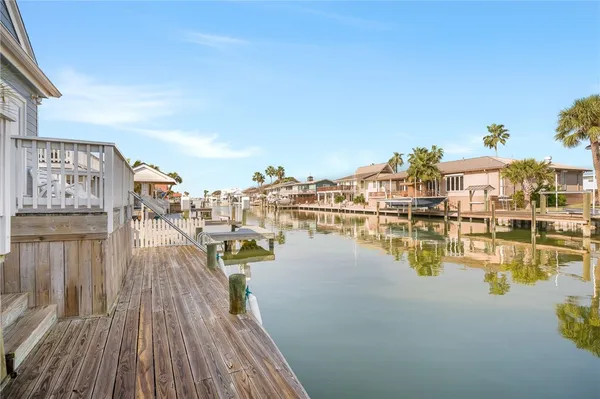 $975,000 | 3 Pelican Drive, Rockport, TX 78382