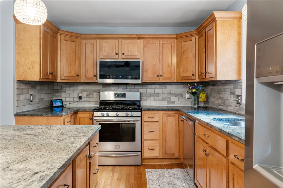 26 Mashie Road Cumberland, RI 02864 - Photo 2 of 40 Gallery Image 2