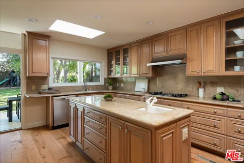 $2,750,000 | 5050 Andasol Avenue, Encino, CA 91316