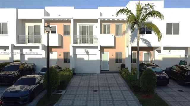 $797,500 | 7221 Northwest 103rd Path, Doral, FL 33178