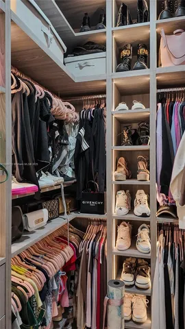 $797,500 | 7221 Northwest 103rd Path, Doral, FL 33178