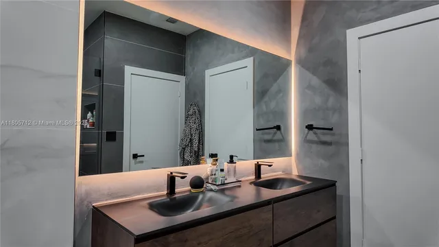 $797,500 | 7221 Northwest 103rd Path, Doral, FL 33178