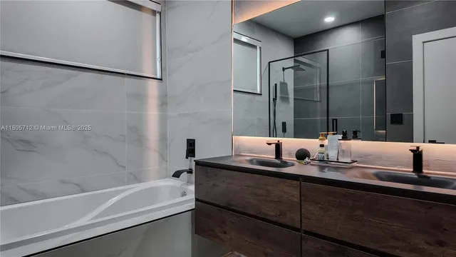 $797,500 | 7221 Northwest 103rd Path, Doral, FL 33178