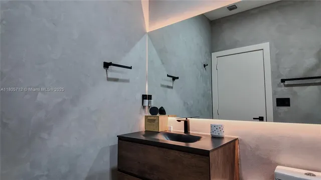 $797,500 | 7221 Northwest 103rd Path, Doral, FL 33178