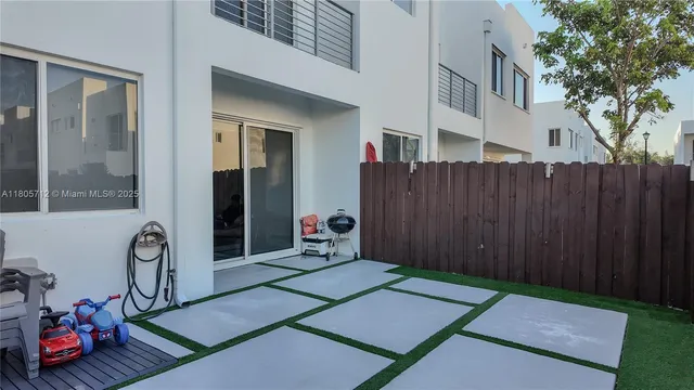 $797,500 | 7221 Northwest 103rd Path, Doral, FL 33178