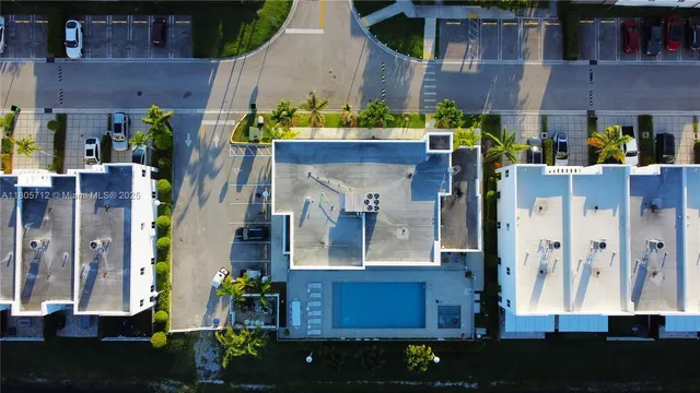 $797,500 | 7221 Northwest 103rd Path, Doral, FL 33178