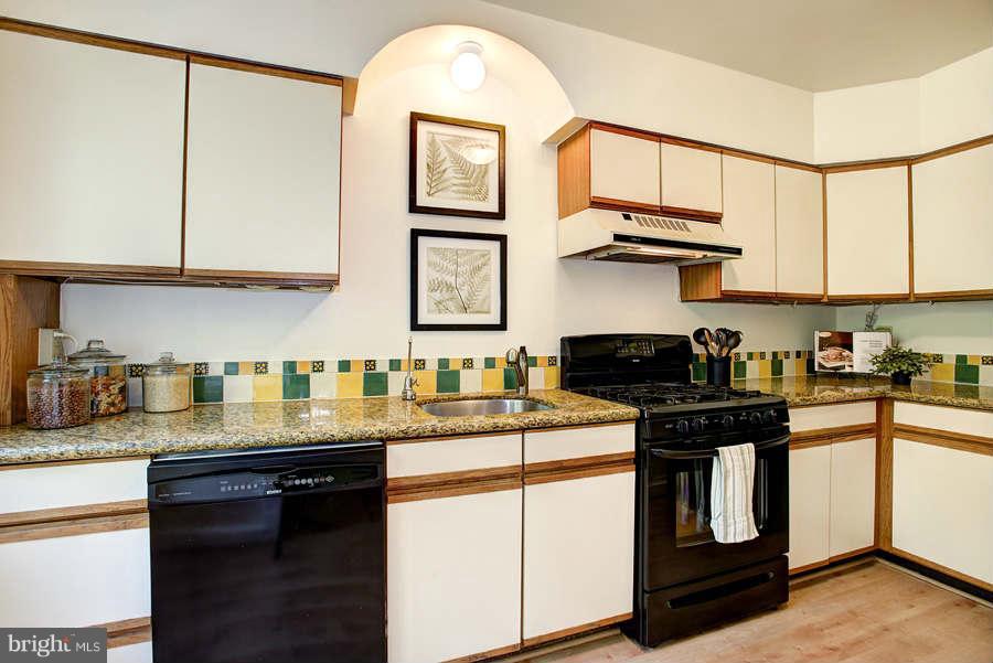 4839 Reservoir Road Northwest Washington, DC 20007 - Photo 7 of 14 Interior (General)