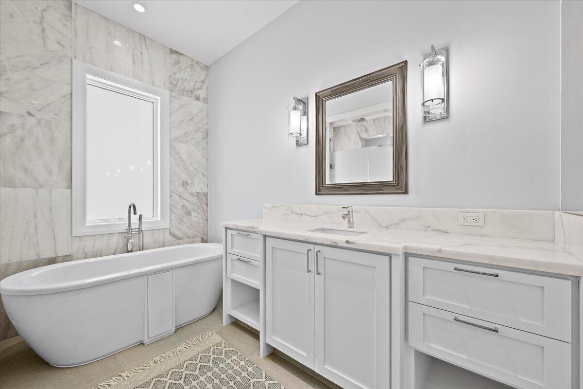 6209 Homeland Road Lake Worth, FL 33449 - Photo 19 of 50 Upstairs Primary Suite