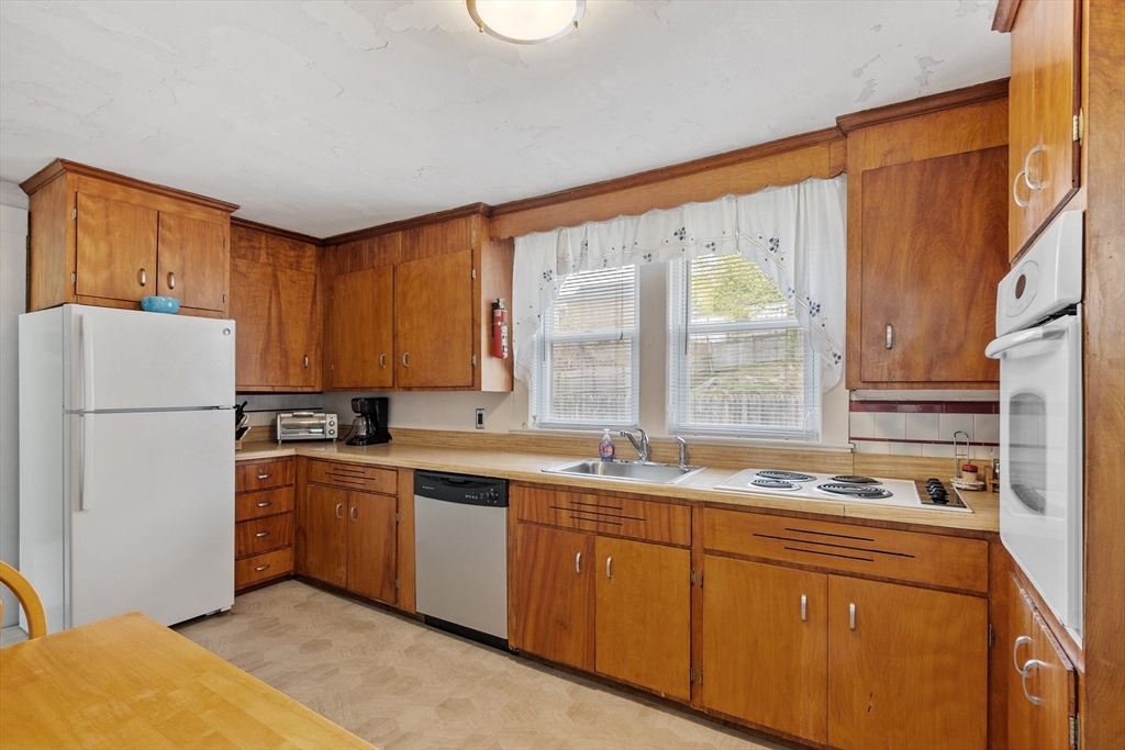 124 R Highland Avenue Salem, MA 01970 - Photo 8 of 23 Gallery Image 8