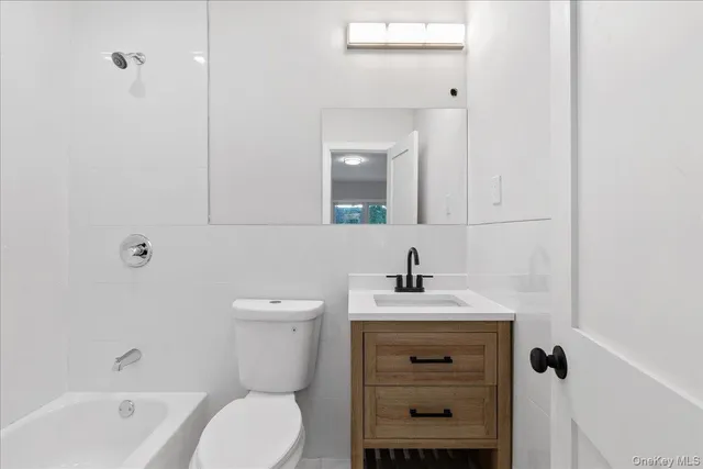 $899,000 | 1686 Rosalind Avenue, Elmont, NY 11003