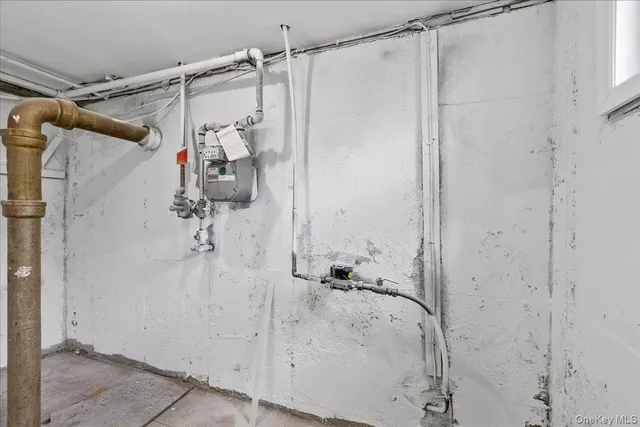 $899,000 | 1686 Rosalind Avenue, Elmont, NY 11003