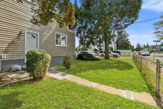 $899,000 | 1686 Rosalind Avenue, Elmont, NY 11003