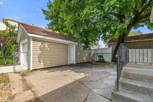 $799,000 | 1686 Rosalind Avenue, Elmont, NY 11003