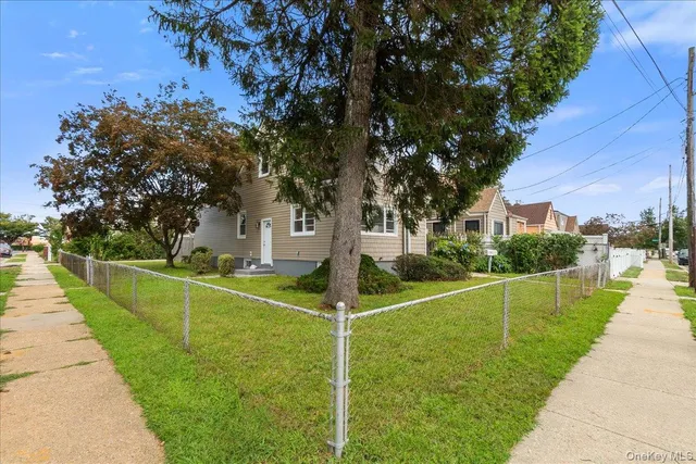 $899,000 | 1686 Rosalind Avenue, Elmont, NY 11003