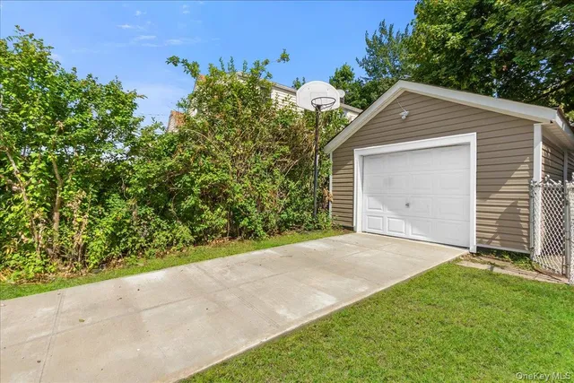 $899,000 | 1686 Rosalind Avenue, Elmont, NY 11003