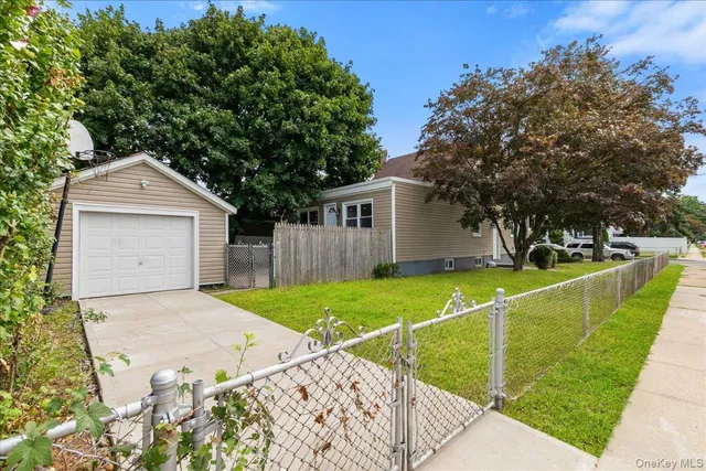 $899,000 | 1686 Rosalind Avenue, Elmont, NY 11003