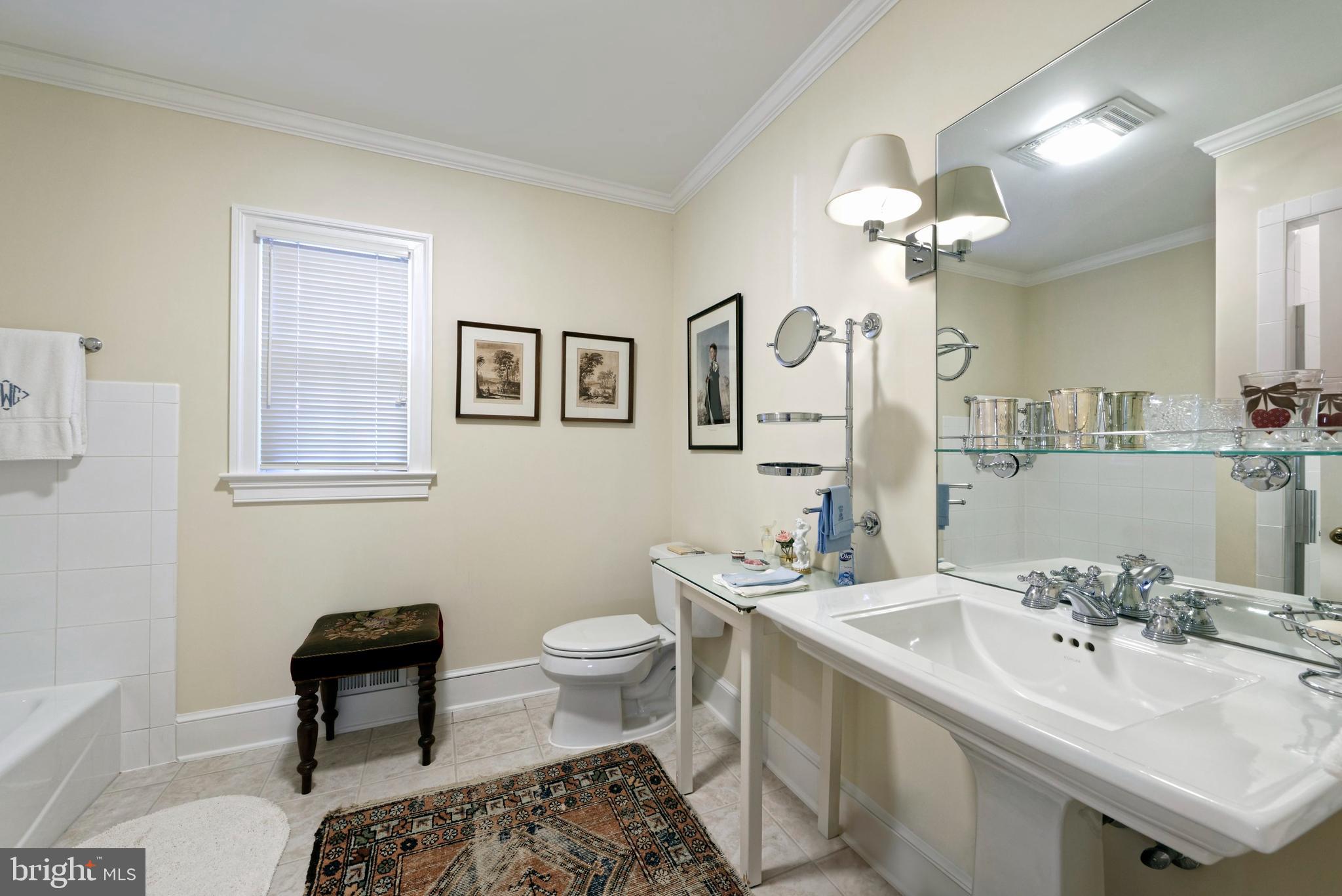 4392 Carrington Road Markham, VA 22643 - Photo 24 of 59 Full bath in guest suite has tub and shower
