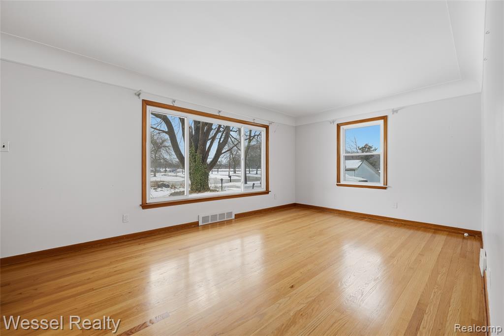28771 Bunert Road Warren, MI 48088 - Photo 4 of 43