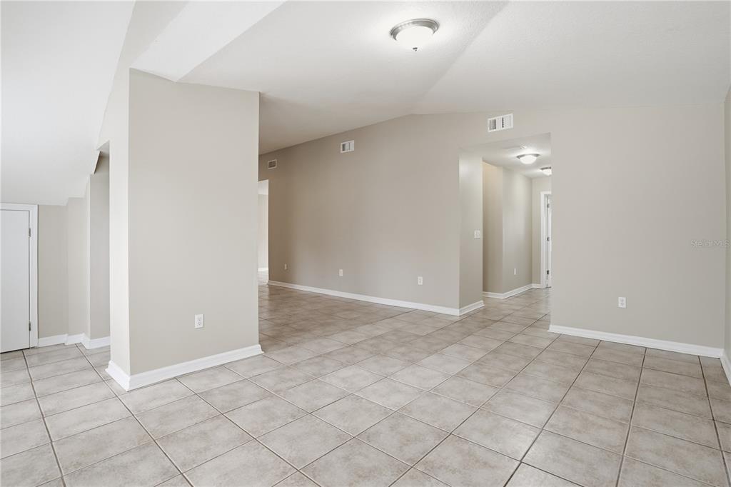 405 Park Ridge Avenue Tampa, FL 33617 - Photo 7 of 43