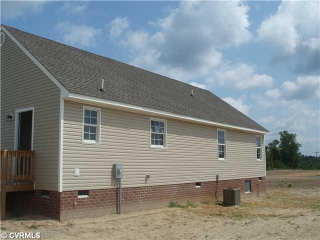 17 Cabin Point Road Carson, VA 23830 - Photo 5 of 9 Exterior Back