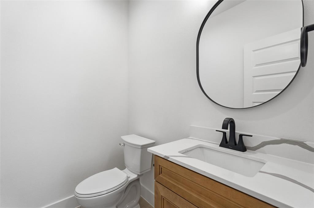 1815 Beauford Road Dallas, TX 75253 - Photo 16 of 35 Hallway Half Bath by Entry