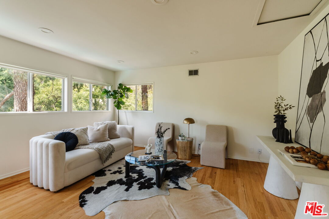 7229 Senalda Road Los Angeles, CA 90068 - Photo 13 of 33
