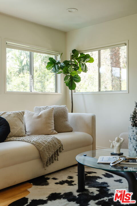 7229 Senalda Road Los Angeles, CA 90068 - Photo 14 of 33