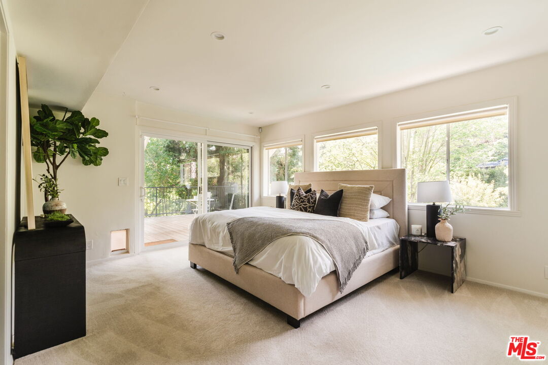 7229 Senalda Road Los Angeles, CA 90068 - Photo 16 of 33
