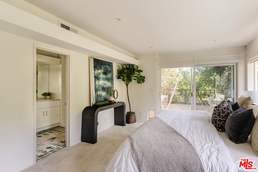 7229 Senalda Road Los Angeles, CA 90068 - Photo 17 of 33
