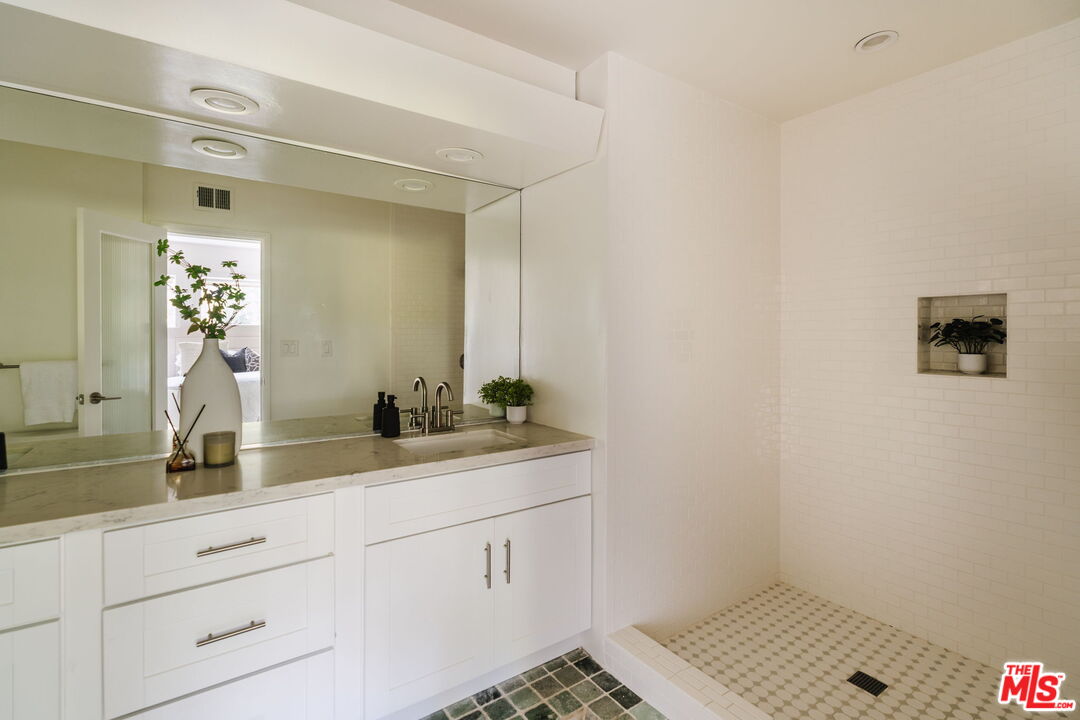 7229 Senalda Road Los Angeles, CA 90068 - Photo 18 of 33