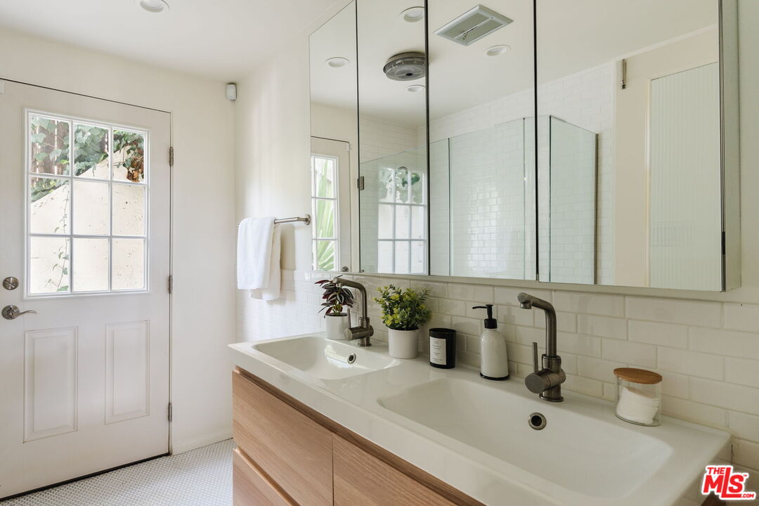 7229 Senalda Road Los Angeles, CA 90068 - Photo 20 of 33
