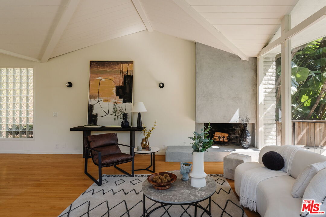 7229 Senalda Road Los Angeles, CA 90068 - Photo 3 of 33