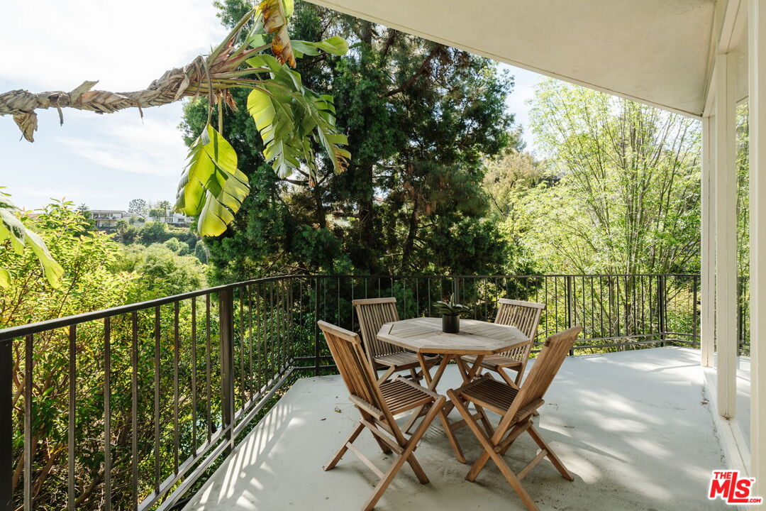 7229 Senalda Road Los Angeles, CA 90068 - Photo 5 of 33