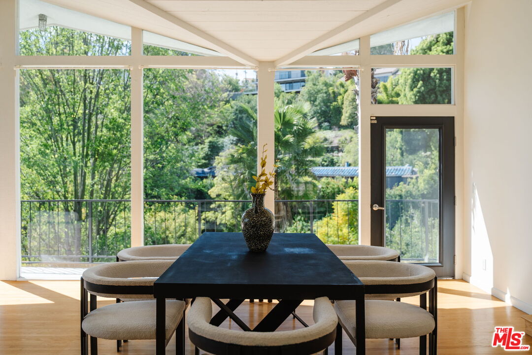 7229 Senalda Road Los Angeles, CA 90068 - Photo 9 of 33