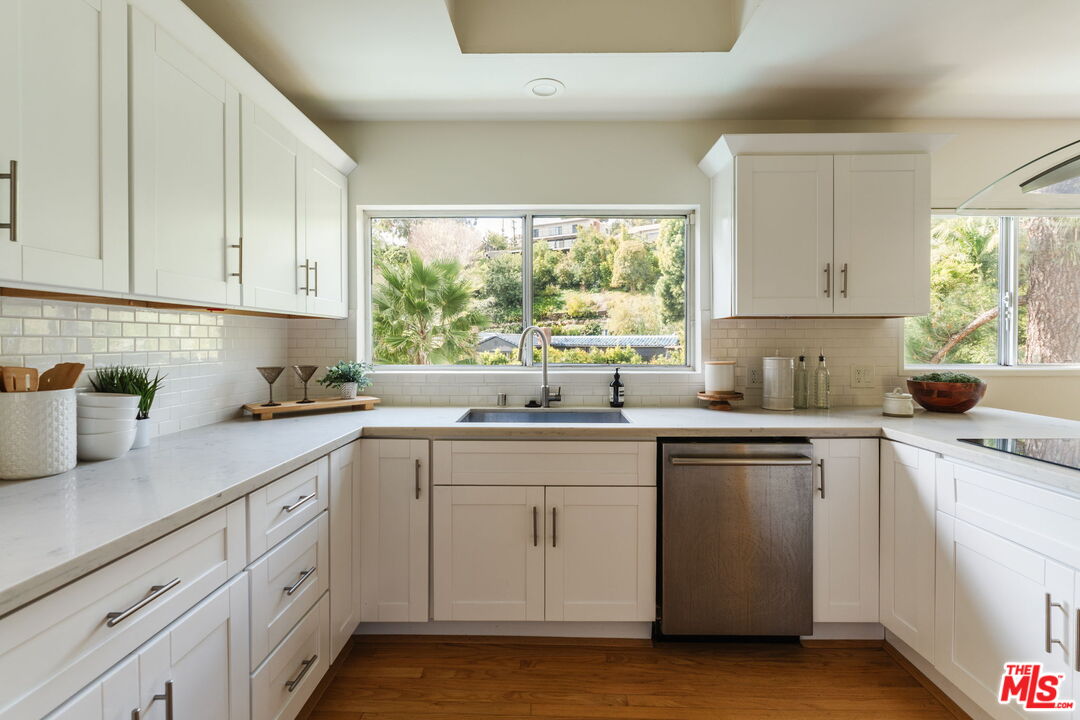 7229 Senalda Road Los Angeles, CA 90068 - Photo 10 of 33