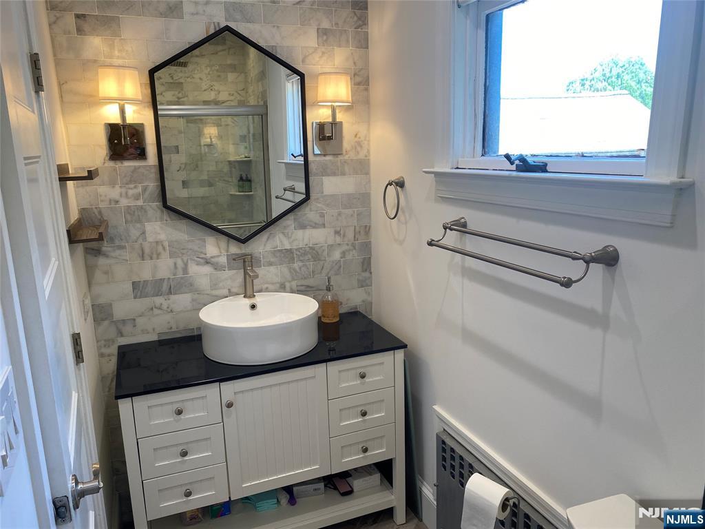 971 Virgil Avenue Ridgefield, NJ 07657 - Photo 10 of 25