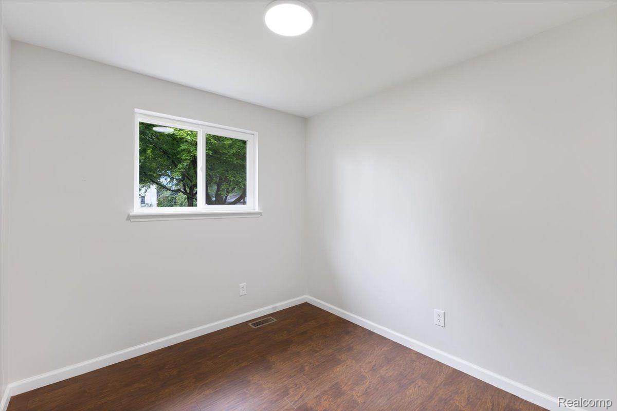 26095 Burg Road Warren, MI 48089 - Photo 18 of 28 Gallery Image 18