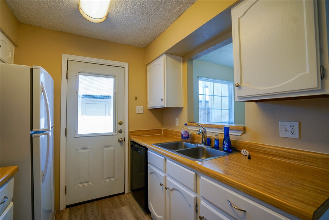 6702 Everhart Road, Unit E102 Corpus Christi, TX 78413 - Photo 6 of 19