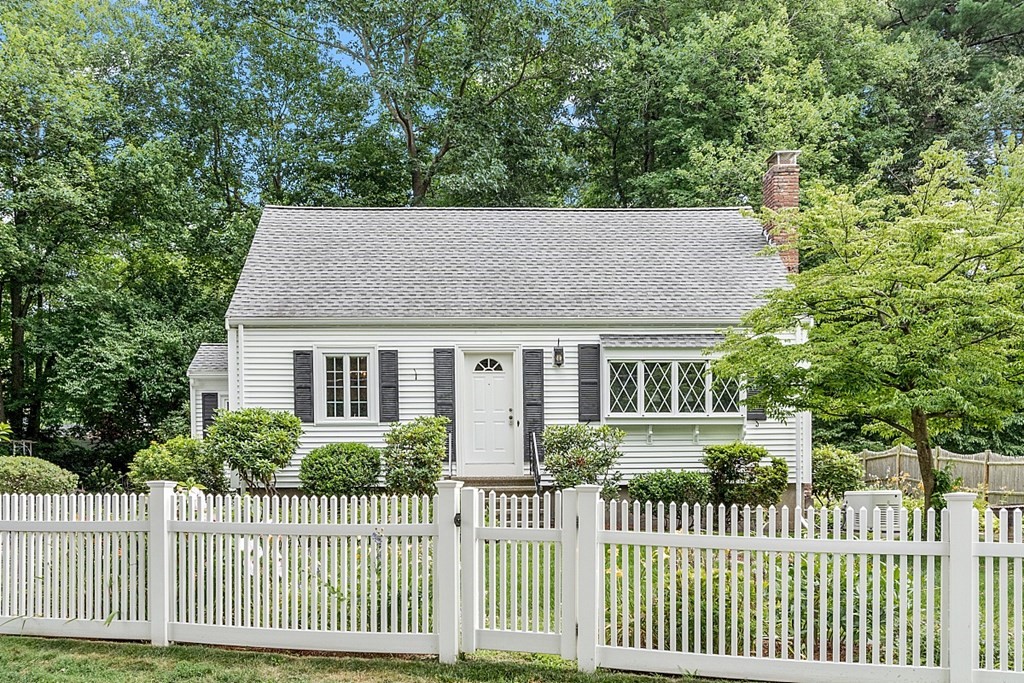 37 Skelton Road Burlington, MA 01803 - Photo 1 of 40 Gallery Image 1