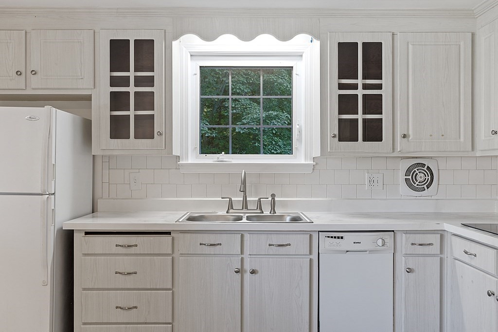 37 Skelton Road Burlington, MA 01803 - Photo 9 of 40 Gallery Image 9
