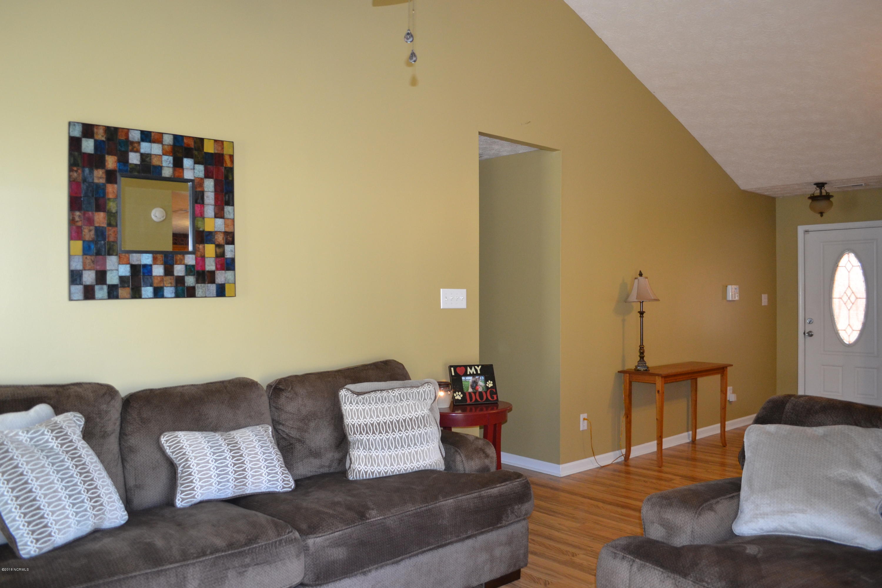 304 Foxhall Road Newport, NC 28570 - Photo 8 of 16 Living Room