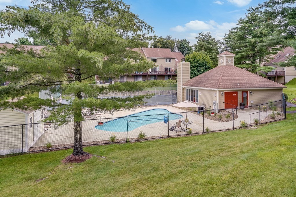 31 Hunters Run Place, Unit 31 Haverhill, MA 01832 - Photo 26 of 32 a garden view with a seating space