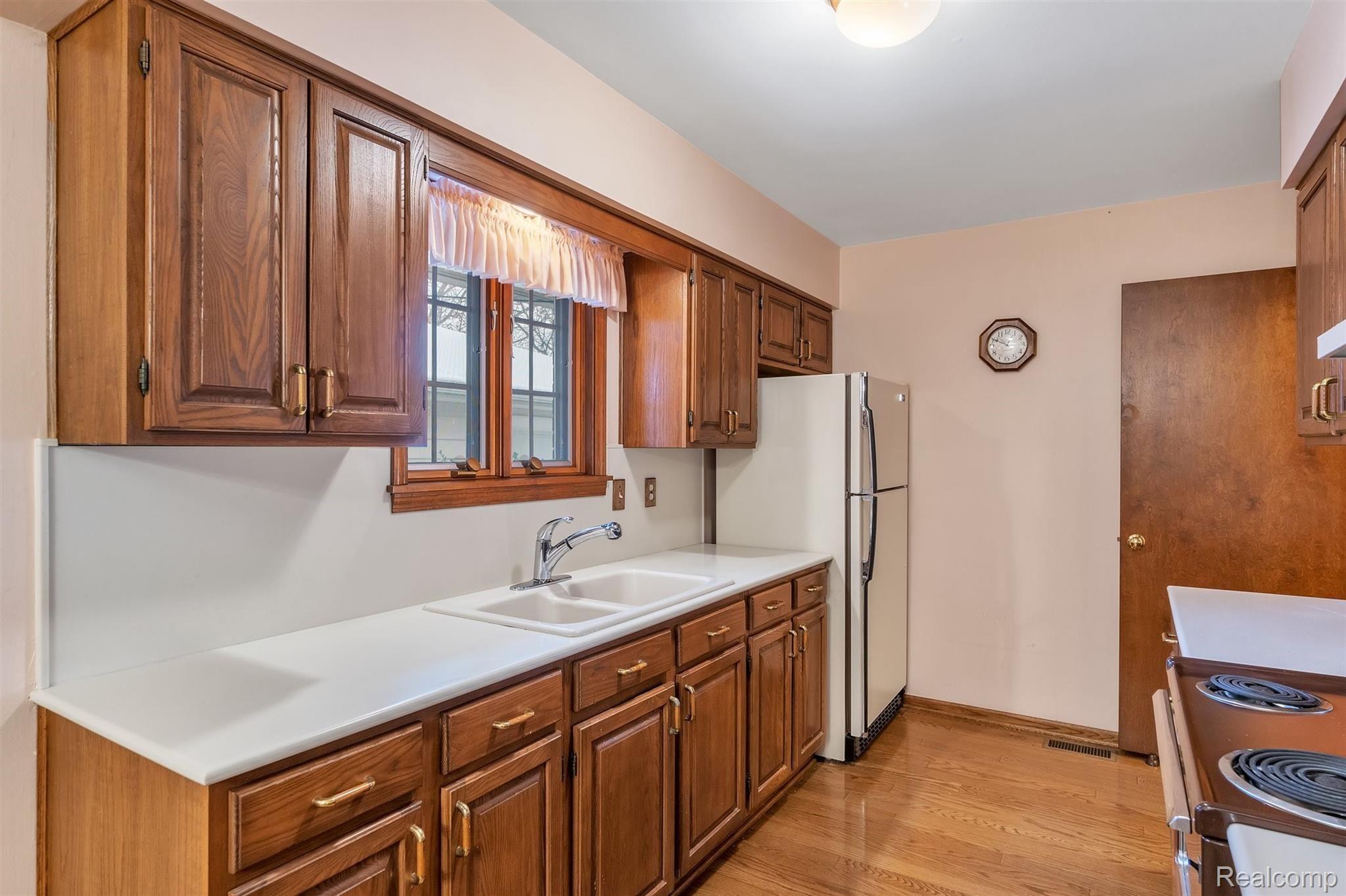 1216 State Road Fenton, MI 48430 - Photo 8 of 42 12-1216 State Rd-12.jpg